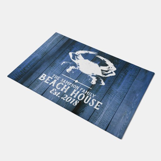 航海ので白いカニのシルエットの青い木製のビーチ ドアマット (アングル)