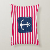 航海ので赤い白のストライプの濃紺の旗のいかり アクセントクッション (正面(垂直))