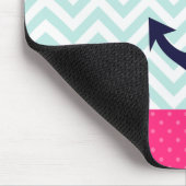 航海のなピンクの白く真新しいシェブロンのいかりパターン マウスパッド (コーナー)