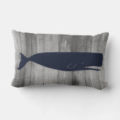 航海のなマッコウクジラのシルエット及び灰色の木製の板 ランバークッション (裏面)