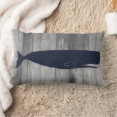 航海のなマッコウクジラのシルエット及び灰色の木製の板 ランバークッション (ブランケット)