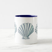 航海のな海岸の貝 ツートーンマグカップ (中央)