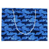 航海のな深く青い海の鮫の学校 ラージペーパーバッグ (裏面)