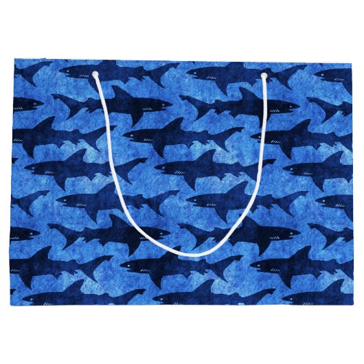 航海のな深く青い海の鮫の学校 ラージペーパーバッグ (裏面)