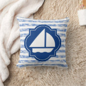 航海のな青い縞が付いている帆ボートのシルエット クッション (ブランケット)