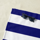 航海のカラフルいかりネイビーブルーストライプ ビーチタオル (インサイチュ)