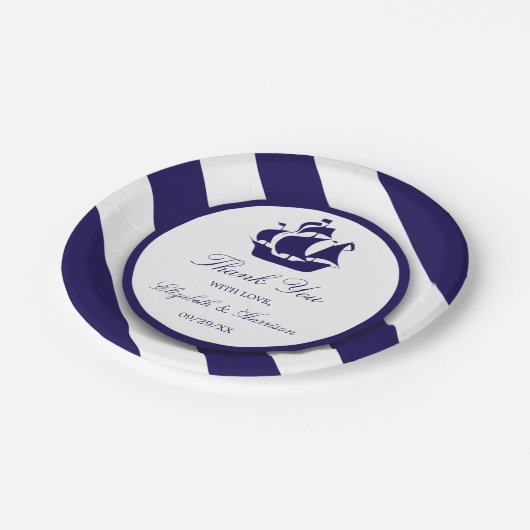 航海のストライプ&ネイビーブルー結婚シップ ペーパープレート (アングル)