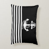 航海の白黒ストライプとホワイトいかり アクセントクッション (裏面(縦))