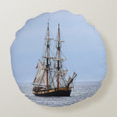 航海の魚釣りボートブルースカイズ ラウンドクッション (裏面)