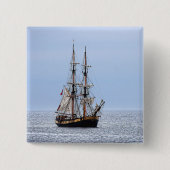 航海の魚釣りボートブルースカイズ 缶バッジ (正面)