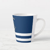 航海の,金ゴールドボートホイール，ネイビーブルーストライプズ カフェラテマグ (右)