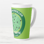 航空交通制おもしろい御者ギフト |空港マグ カフェラテマグ (右アングル)