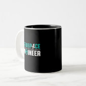 航空宇宙おもしろいエンジニアリングロケット科学 ツートーンマグカップ (正面左)