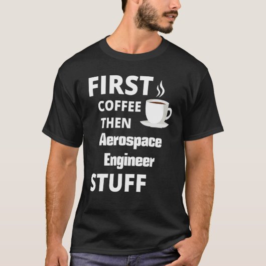 航空宇宙技術者の最初のコーヒーの次のジョブ Tシャツ (正面)