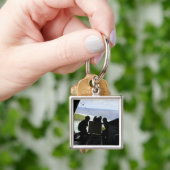 航空従事者が寄付品のパレットを押し出す キーホルダー (手)