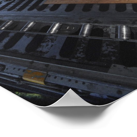 航空従事者が寄付品のパレットを押し出す ポスター (角)