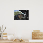 航空従事者が寄付品のパレットを押し出す ポスター (キッチン)