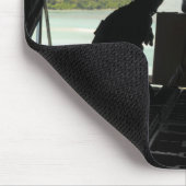 航空従事者が寄付品のパレットを押し出す マウスパッド (コーナー)