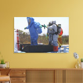 航空従事者が桶に立つ キャンバスプリント (インサイチュ (リビング))