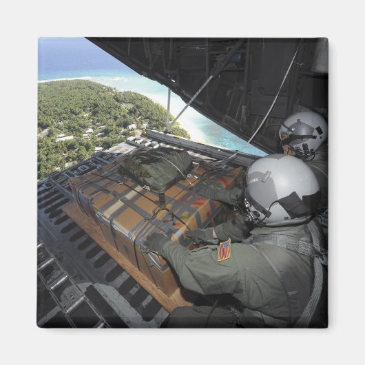 航空従事者は寄贈品のパレットを押し出す2 マグネット (正面)