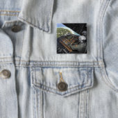 航空従事者は寄贈品のパレットを押し出す2 缶バッジ (インサイチュ)