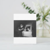 航空機に乗り組む女性 ポストカード (スタンド正面)