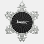 航空機のクラシックなセスナのシルエットの日が差すこと スノーフレークピューターオーナメント (正面)