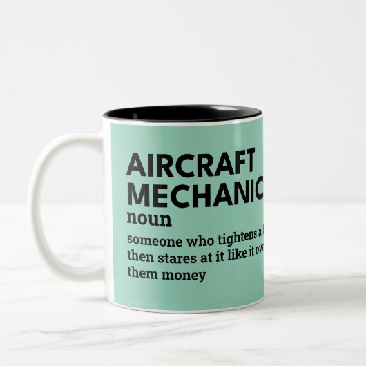 航空機の整備士 – ウィッティ定義マグ ツートーンマグカップ (左)