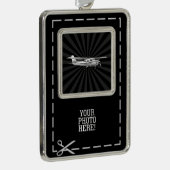 航空機セスナシルエット飛んでいるブラック日が差すこと シルバープレートフレームオーナメント (右)