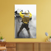 航空機長がF/A-18Cホーネットに合図する キャンバスプリント (インサイチュ (リビング))