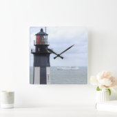 船が付いている岬のヘンリーの灯台 スクエア壁時計 (ホーム)