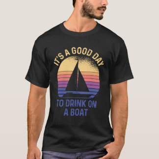 船で飲むのは良い日だ Tシャツ