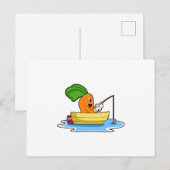 船に乗った人参が釣りをしている ポストカード (正面/裏面)