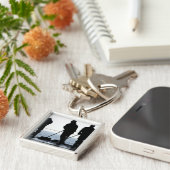 船乗りが格納庫の湾を掃き出す キーホルダー (側面)