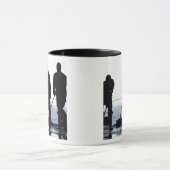 船乗りが格納庫の湾を掃き出す マグカップ (中央)