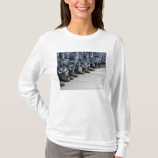 船員の低い断面図 Tシャツ (正面)