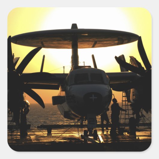 船員はE-2Cホーキー航空機で働く スクエアシール (正面)