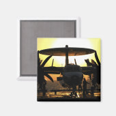 船員はE-2Cホーキー航空機で働く マグネット (正面/裏面)