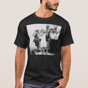 船外の手品師のハリーHoudini箱の脱出1912年 Tシャツ