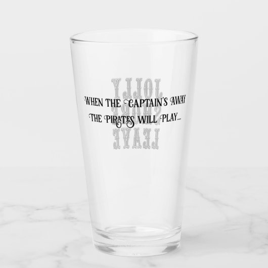 船長のビールグラス遠くにが タンブラーグラス (正面)