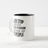 良いストップ人ではない引用文コーヒーマグ ツートーンマグカップ (正面左)