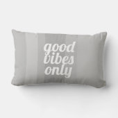 良いビーブスオンリーモダン引用文グストライプレイ ランバークッション (裏面)