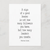 良いリーダーの証、 マハトマ・ガンディーの名言 ポストカード (正面)