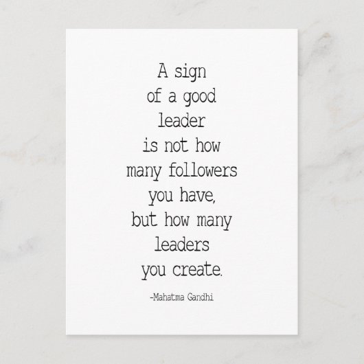 良いリーダーの証、 マハトマ・ガンディーの名言 ポストカード (正面)