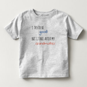 良い子でいようとするけど、やっぱりおばあちゃん似なのかも トドラーTシャツ