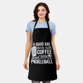 良い日はコーヒーとピックボールから始まる エプロン (着用した状態)