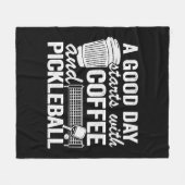 良い日はコーヒーとピックボールから始まる フリースブランケット (正面(横))