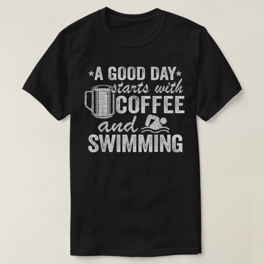 良い日はコーヒーと水泳Sから始まおもしろいる Tシャツ (デザイン正面)