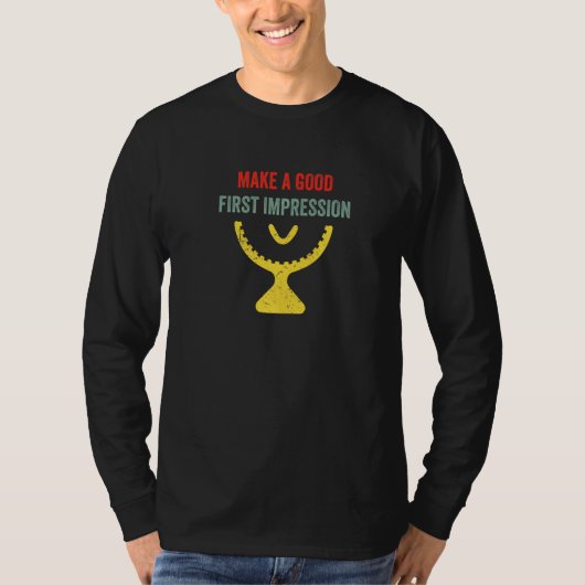 良い第一印象の歯医者の引用文をおもしろい作る Tシャツ (正面)
