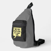 良い見方でなければ振り返らない スリングバッグ (右コーナー)